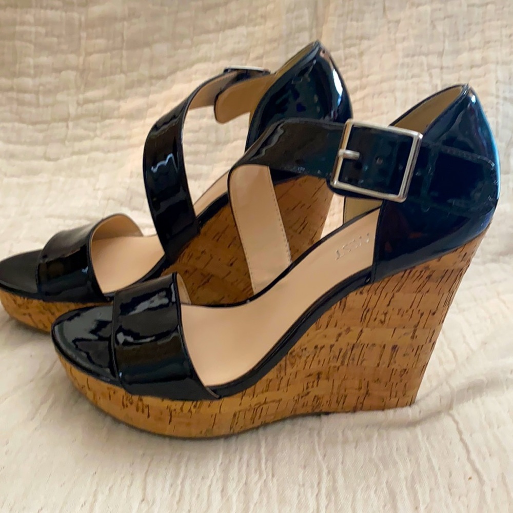 Nine West black patent strappy heel sandals size 6